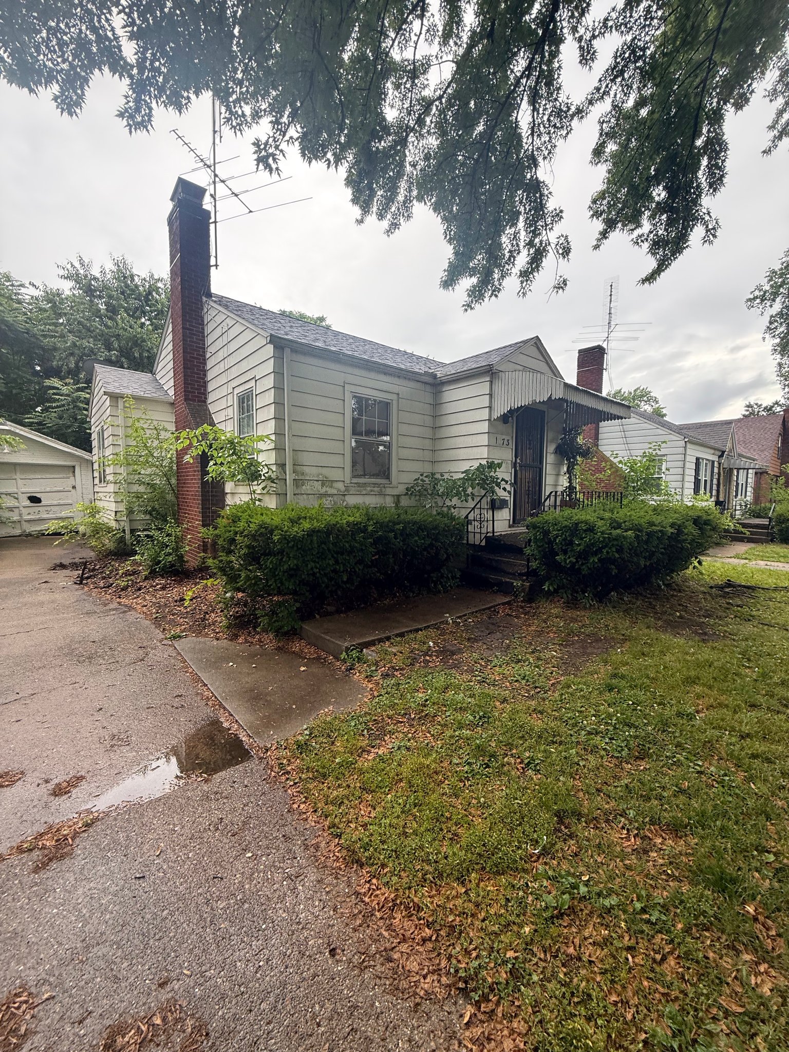 Decatur House: 1073 W Packard St