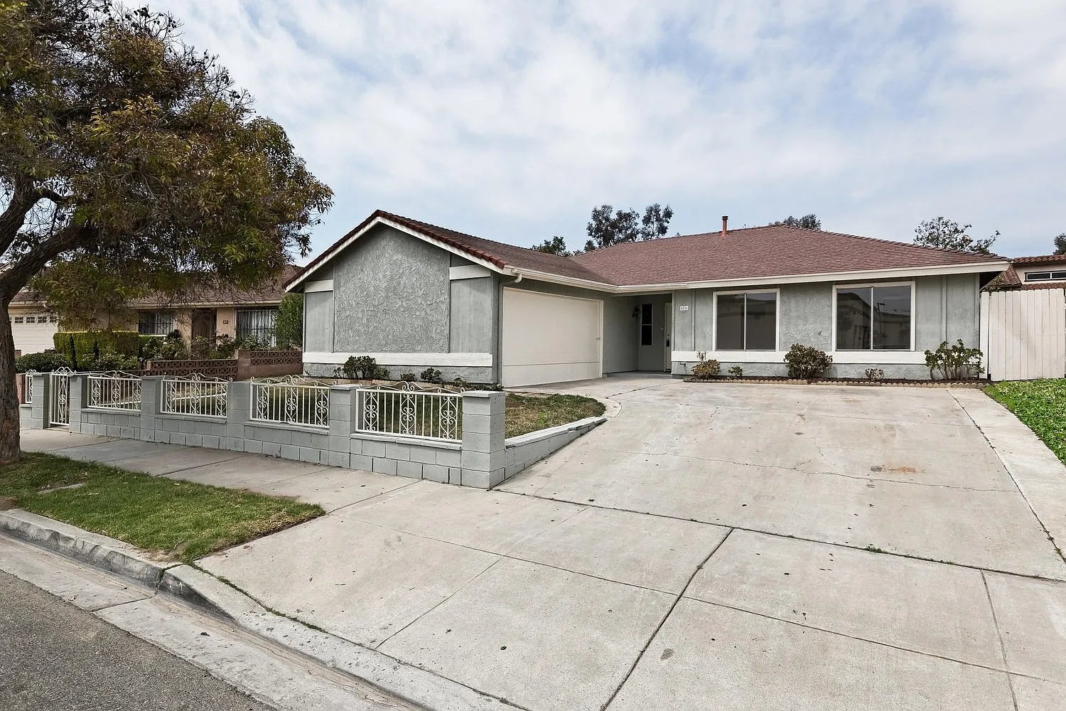 Oxnard House: 4211 Justin Way