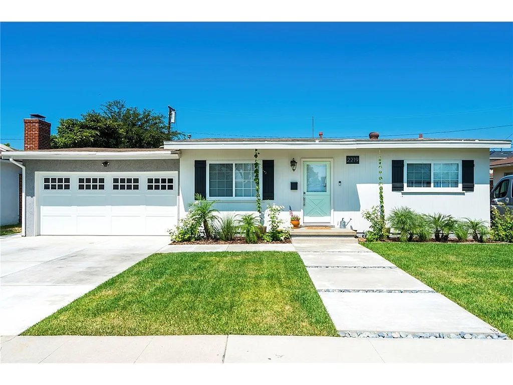 Long Beach House: 2219 Albury Ave