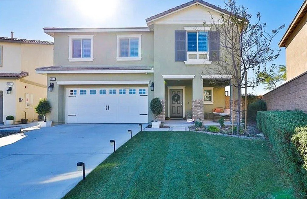 Fontana House: 6958 Amber Sky Way
