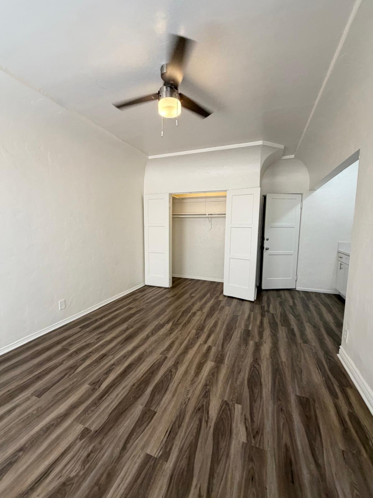 Los Angeles Apartment: 111 S. Manhattan Pl