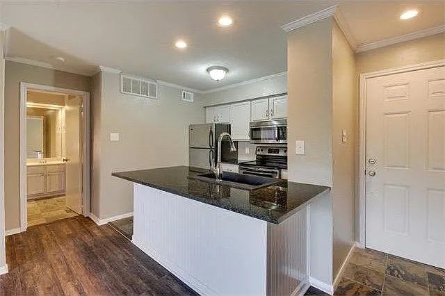 Austin Condo: 8888 Tallwood Dr