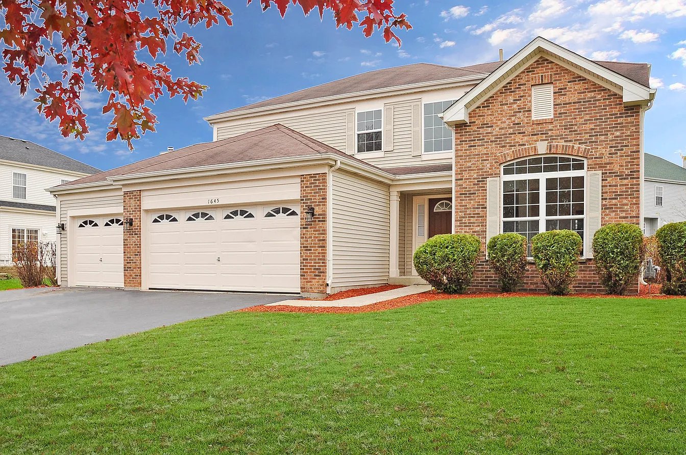 Bolingbrook House: 1645 Prairieview Blvd