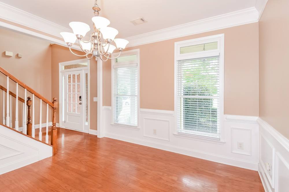 loganville House: 1564 Fredricksberg Dr