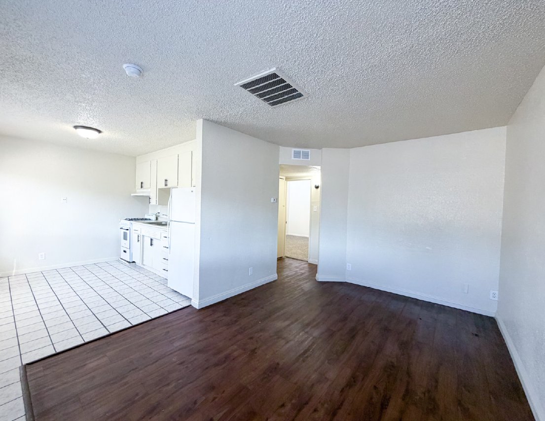 Fresno Apartment: 4415 N Clark St