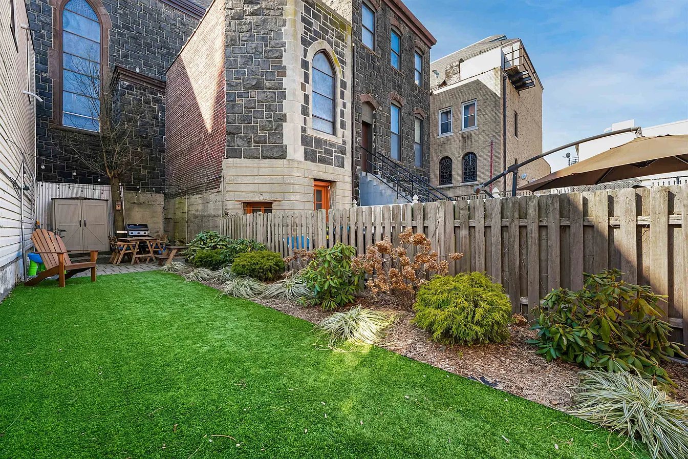 Jersey City House: 333 7th St