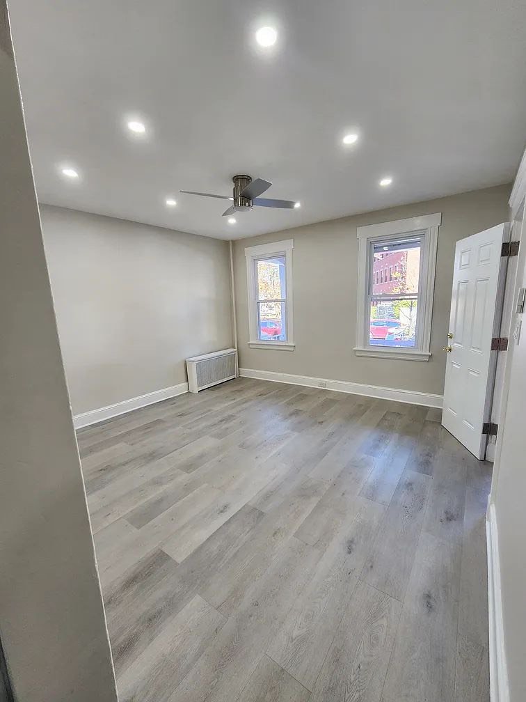 New Brunswick Single Room: 62 Harvey St