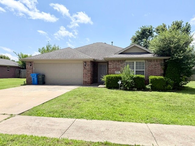 Fayetteville House: 3791 W Mahogany Dr
