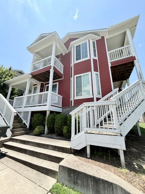 Fayetteville House: 1047 N Leverett Ave
