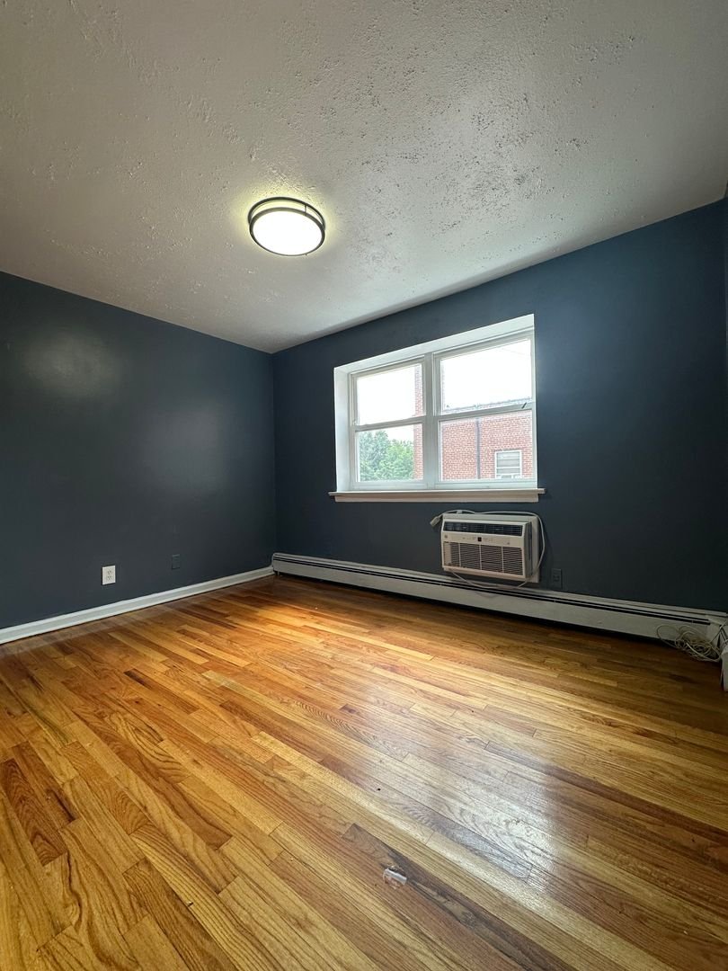 Plainfield Apartment: 128 E7th St