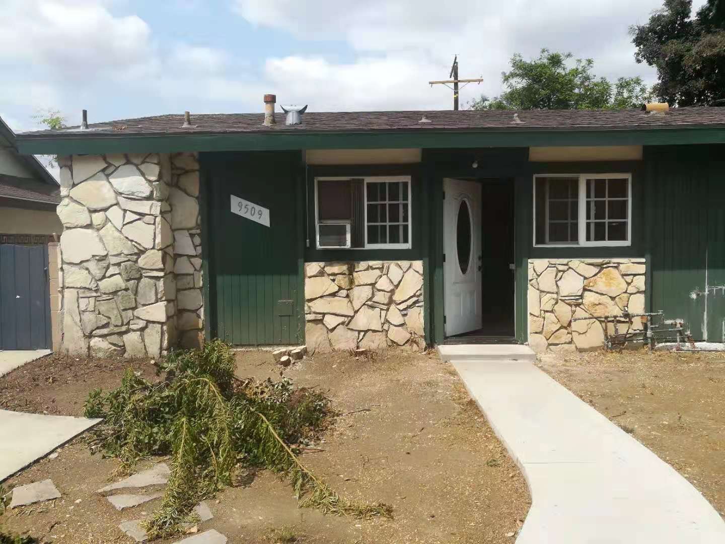 Northridge Single Room: 9511 Corbin Ave