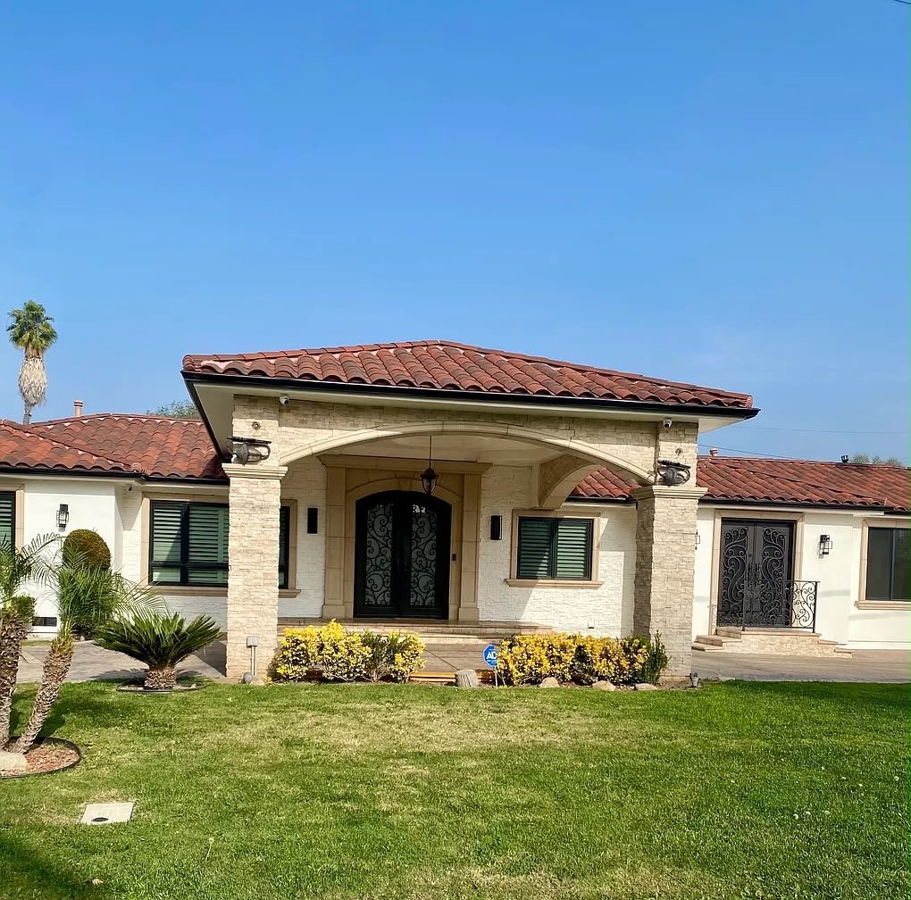Downey House: 8145 Valdina Dr
