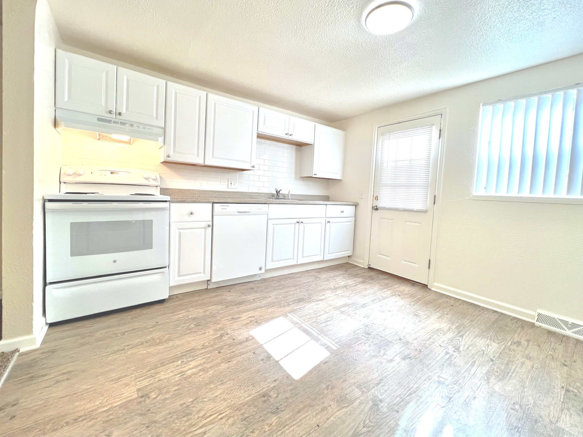 Lakewood Apartment: 8101-8195 W. 9th Ave