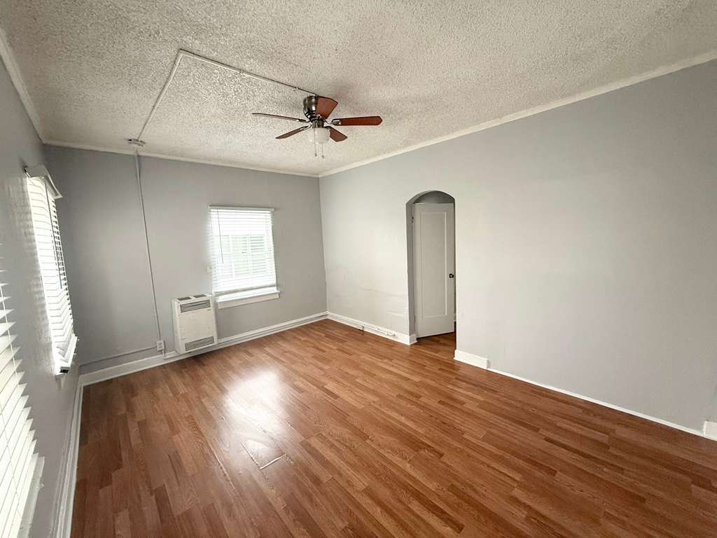 Los Angeles Apartment: 849 S Kenmore Ave.