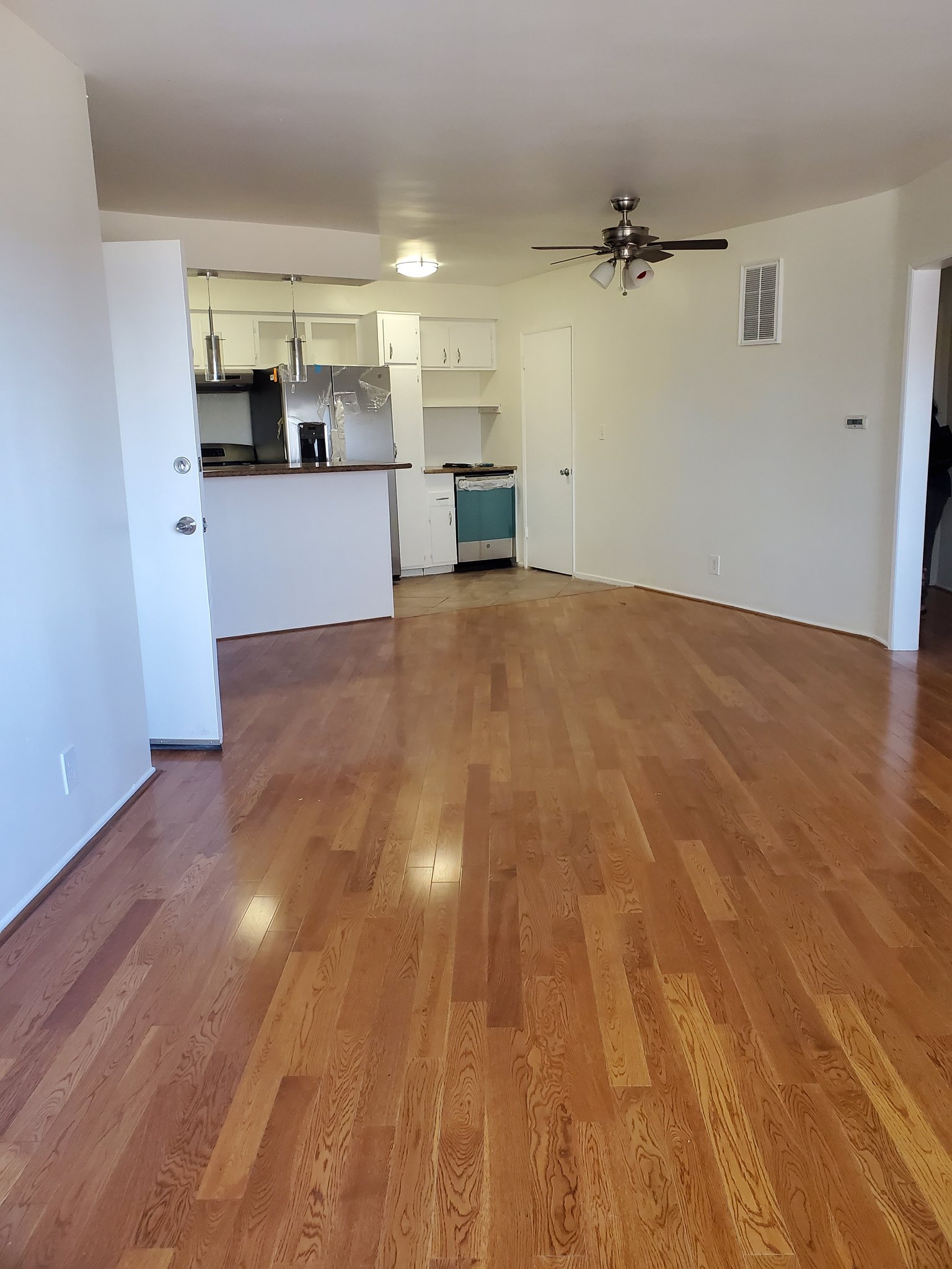 Los Angeles Apartment: 3420 Council St