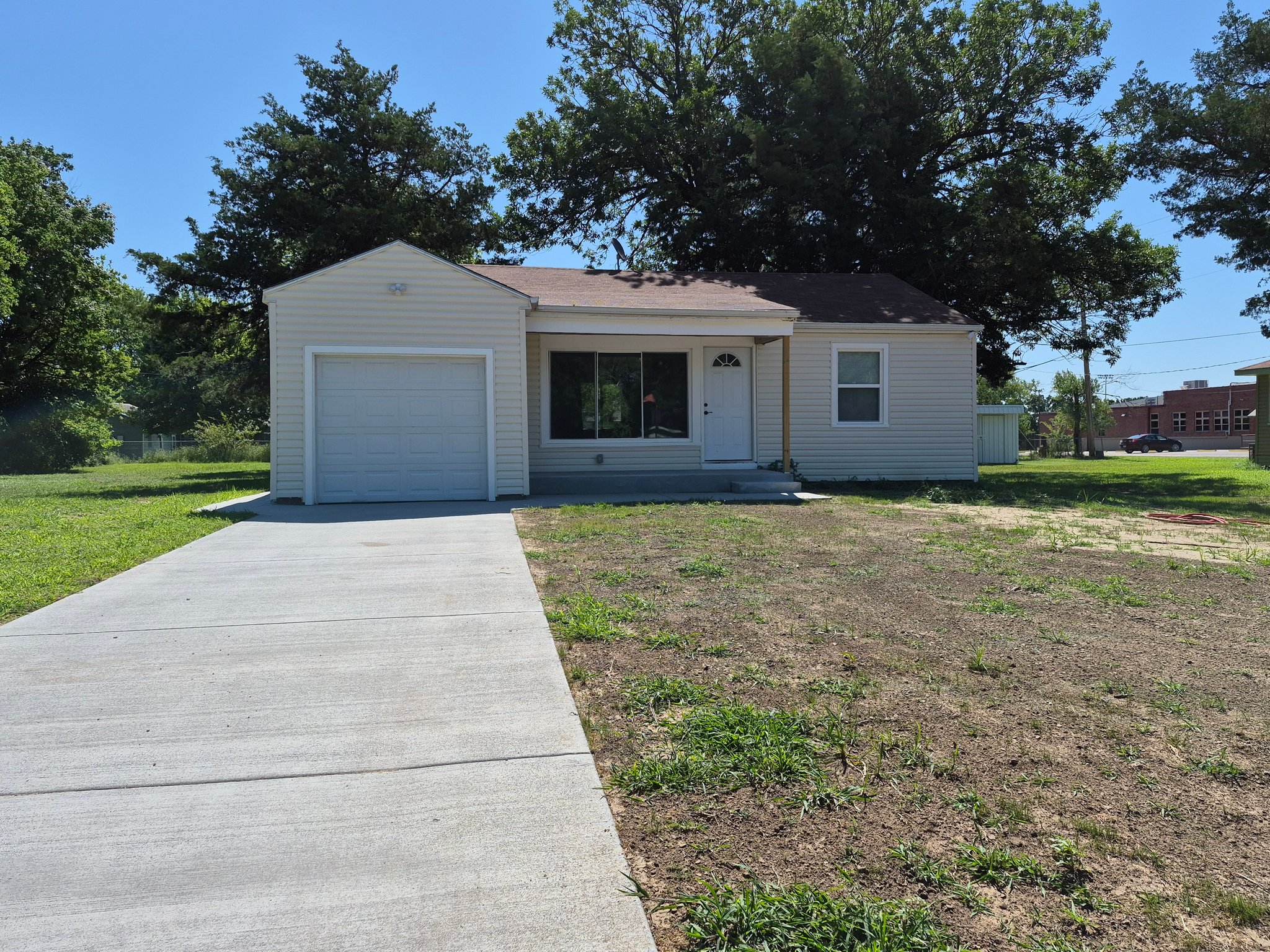 Rose Hill House: 312 S Rosehill Rd