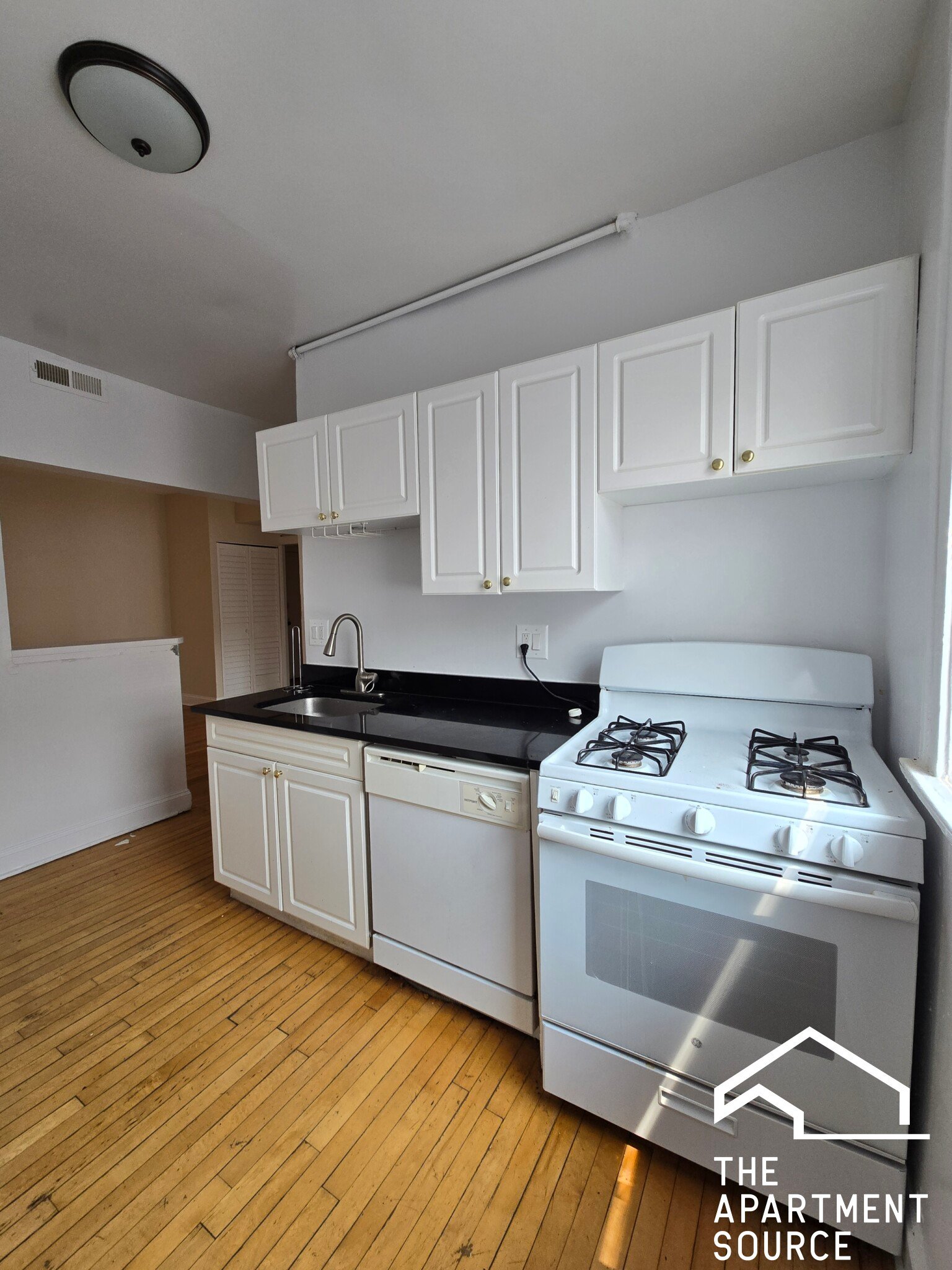 Evanston Apartment: 927 Forest Ave., #2E, Evanston, IL 60202