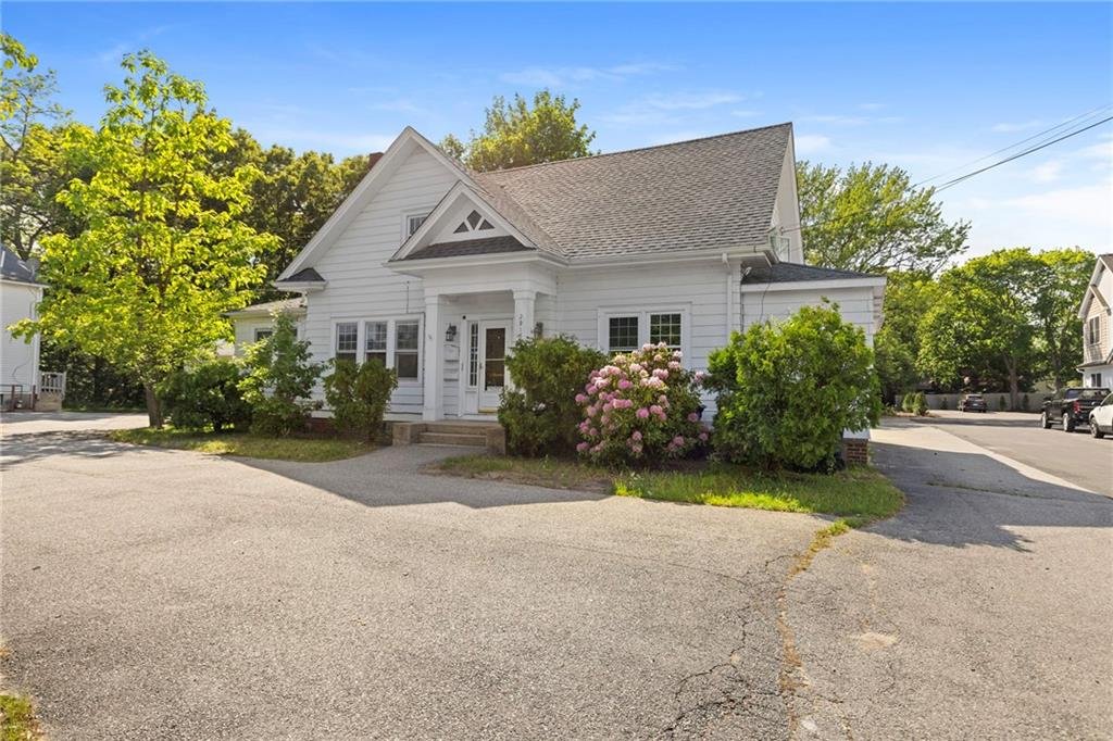 Warwick Multiplex: 2915 Post Road