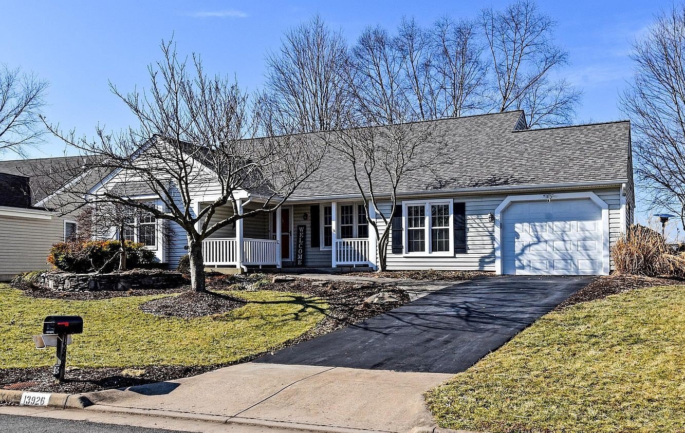 Centreville House: 13926 Deviar Dr