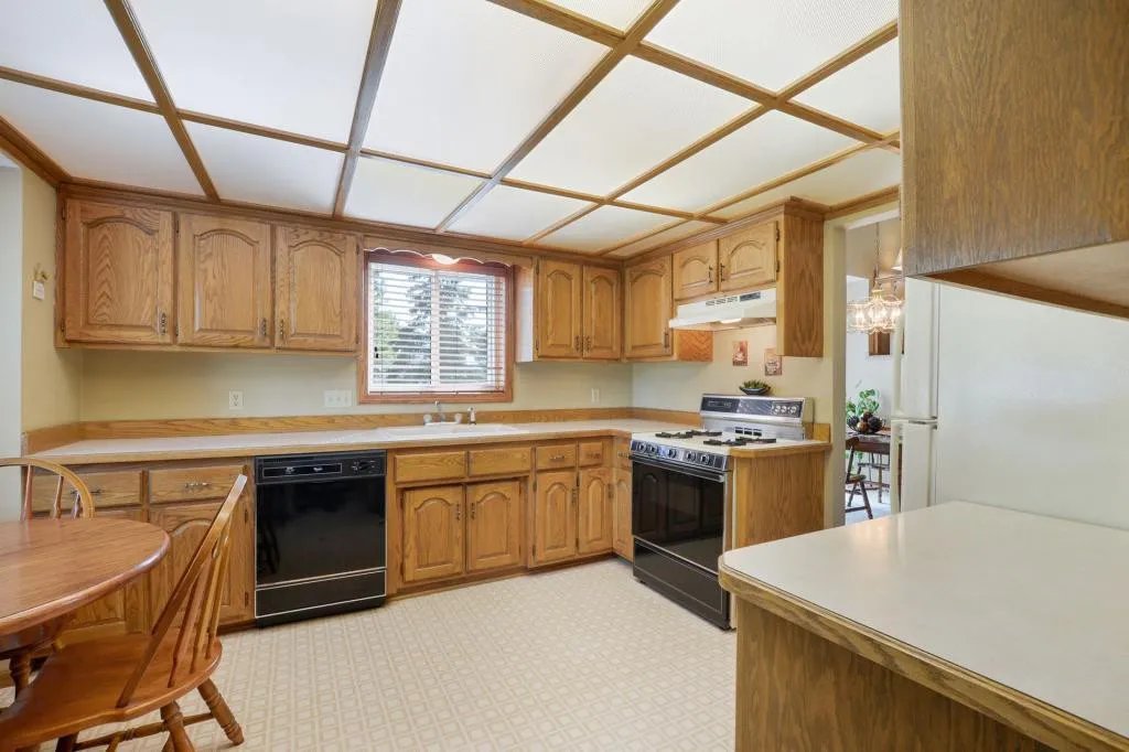 Champlin House: 10907 Xylon Ln N