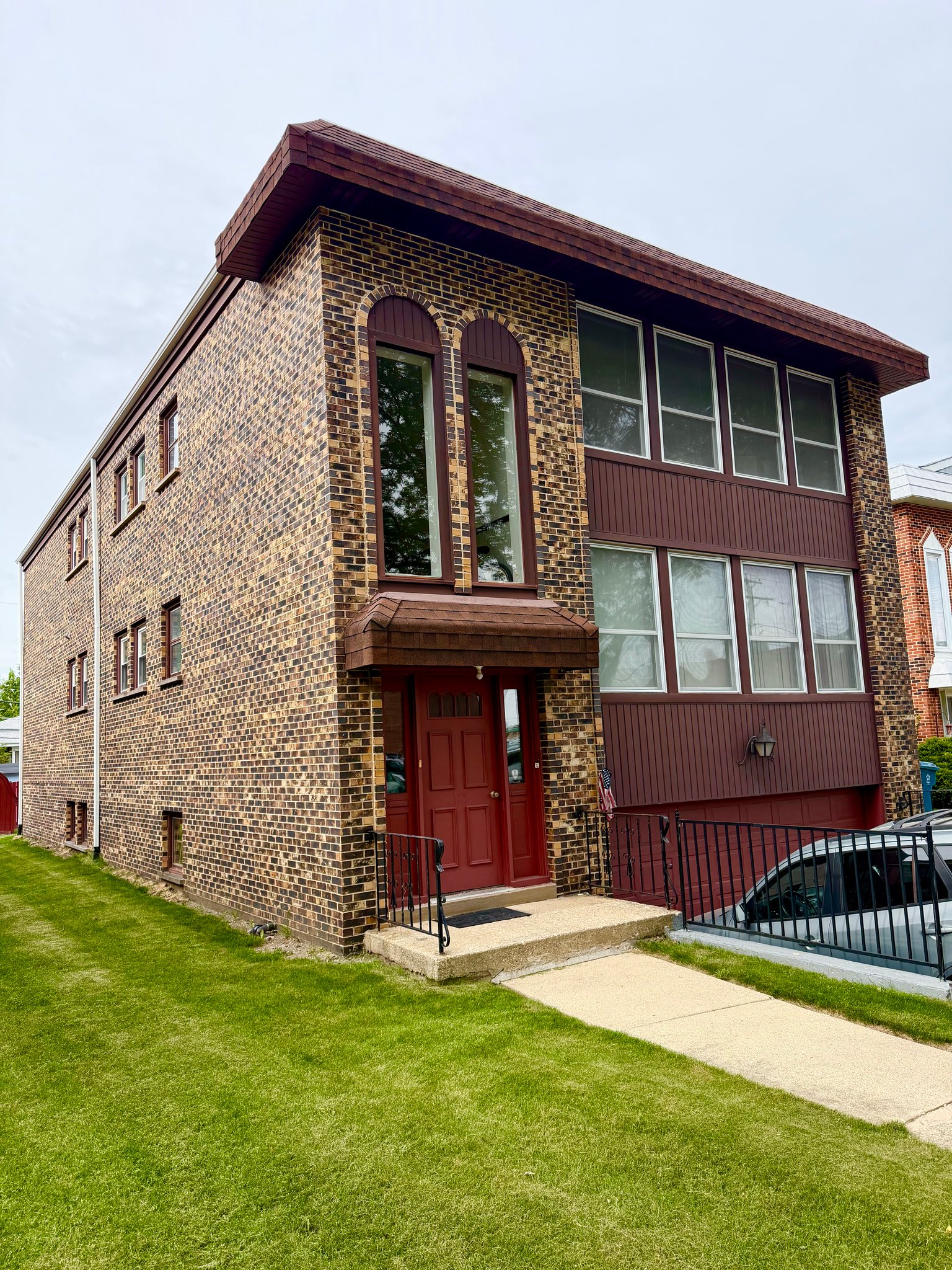 Elmhurst Apartment: 175 E Van Buren St