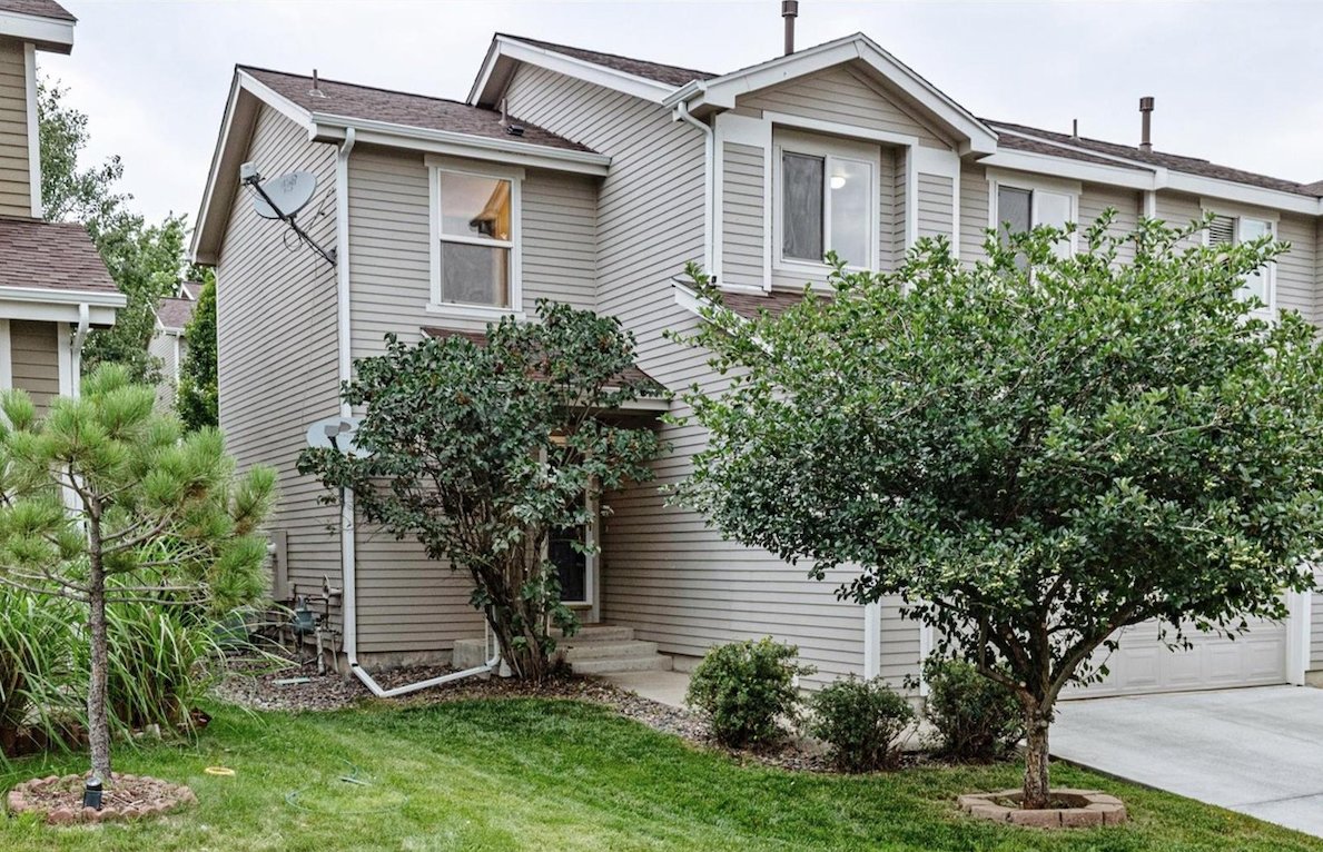 Aurora House: 5374 S Quatar Cir