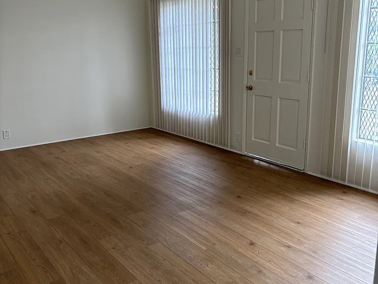 Compton Townhome: 900 E Arlington St