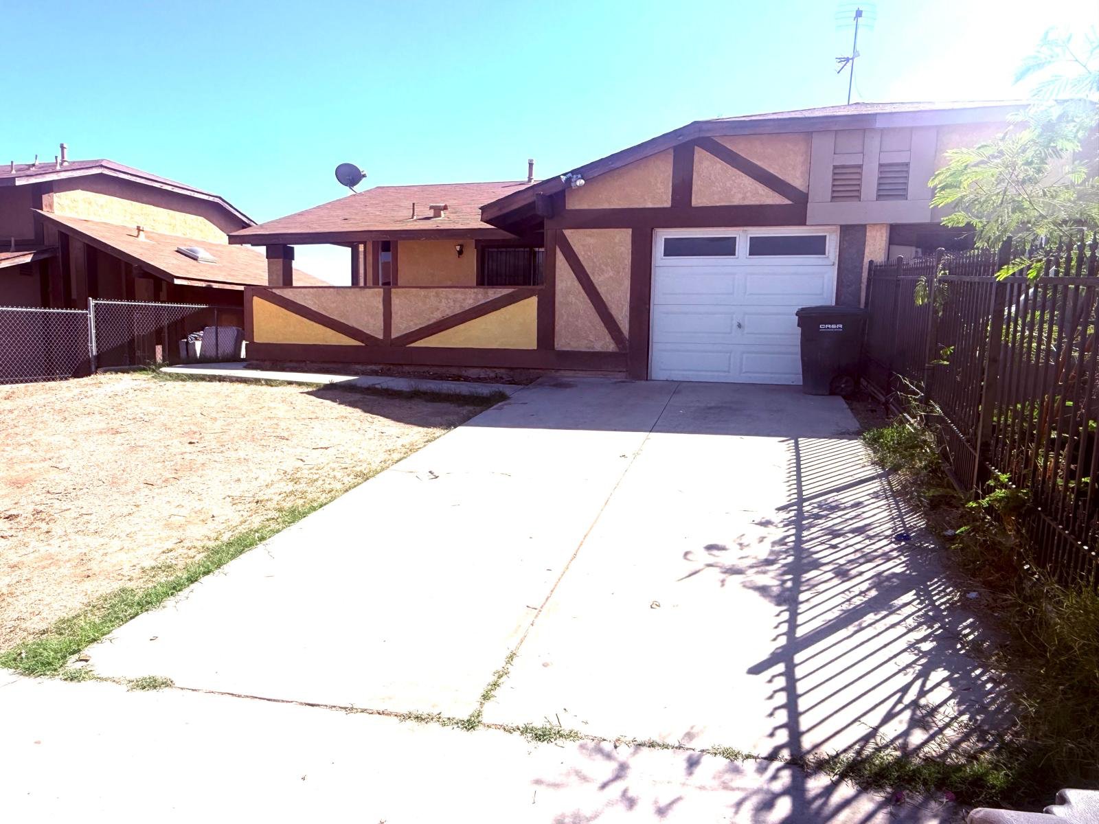 Perris House: 495 W 13th St