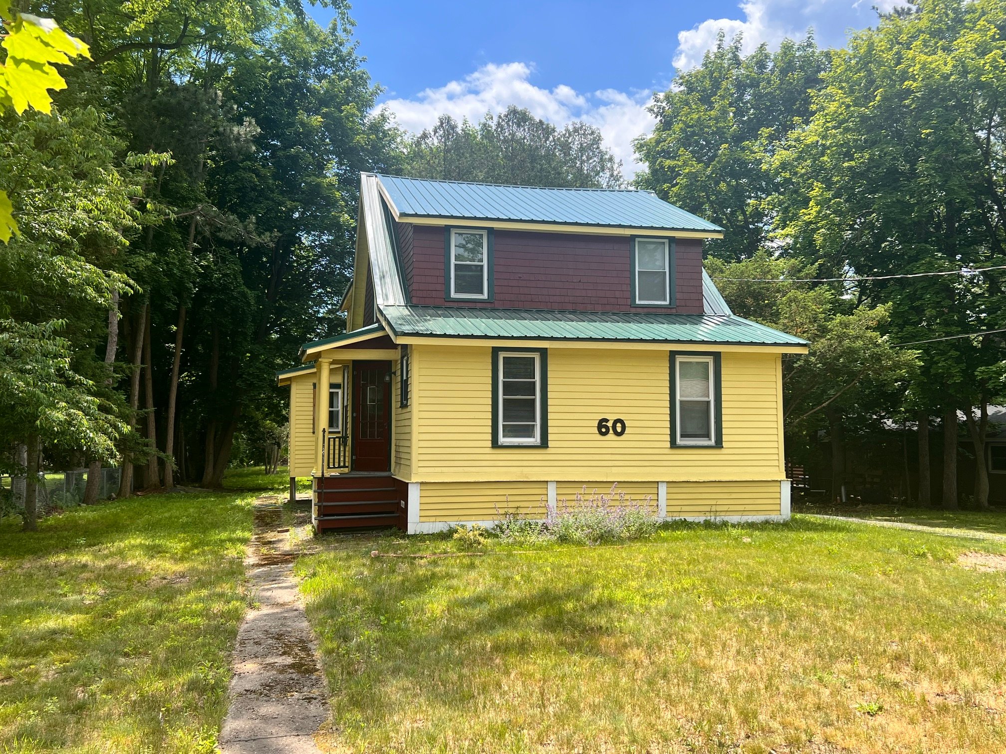 Schenectady House: 60 Kallen Ave