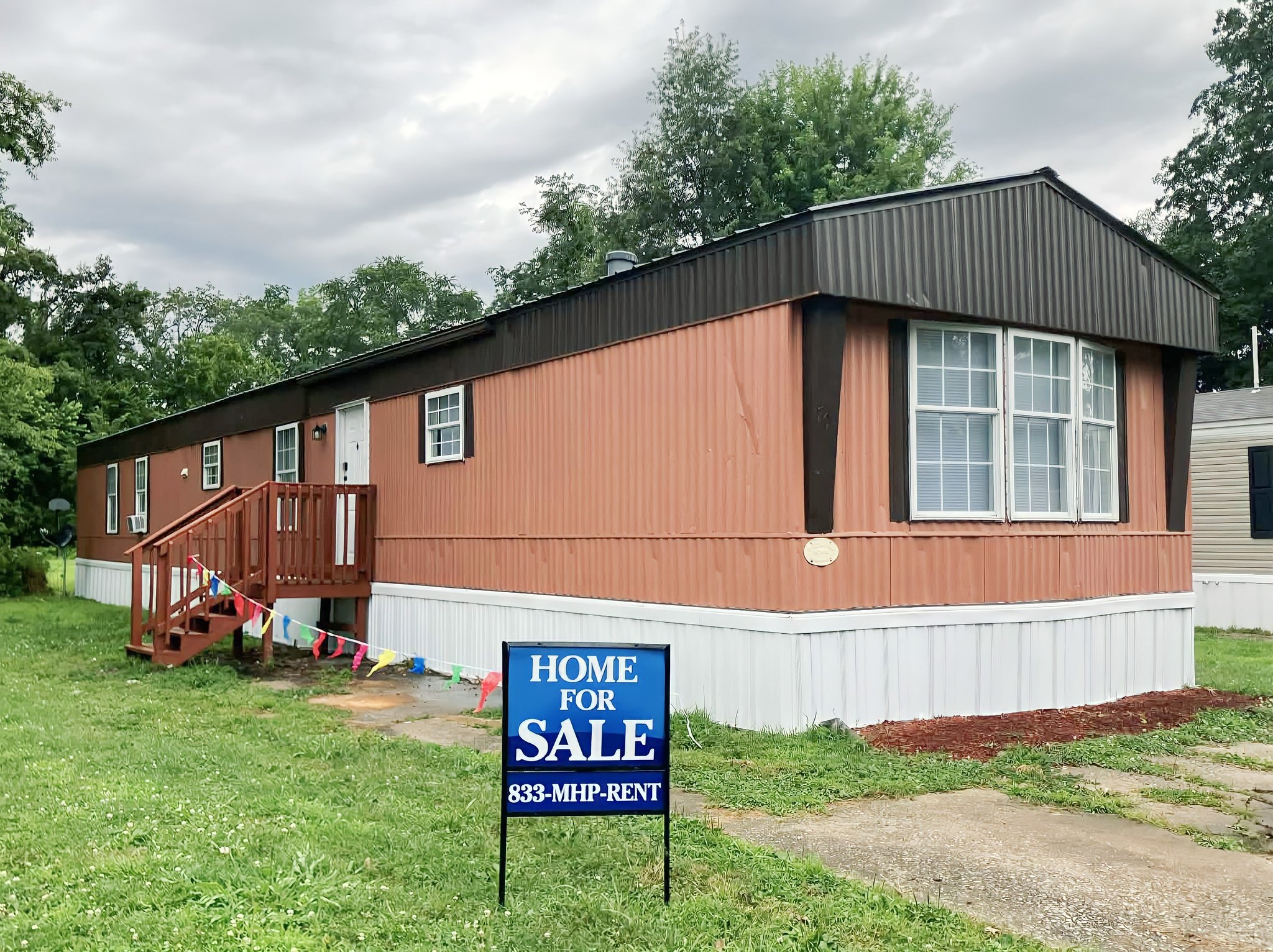 Centralia House: 70 Deerwood Park