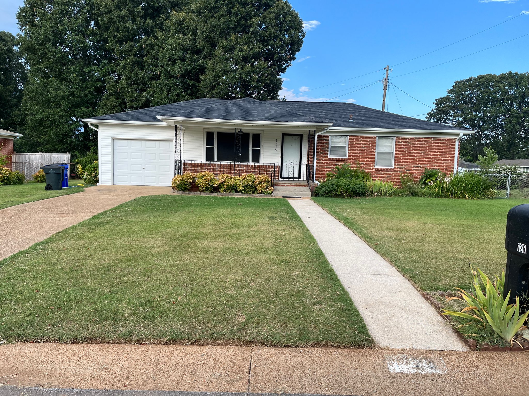Florence House: 128 N Leland Dr
