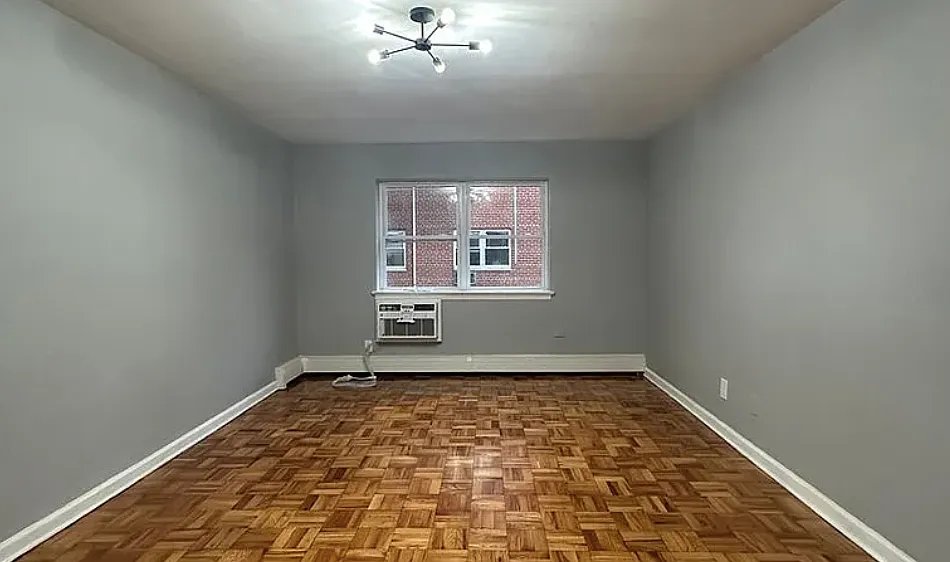 Plainfield Apartment: 138 E7th