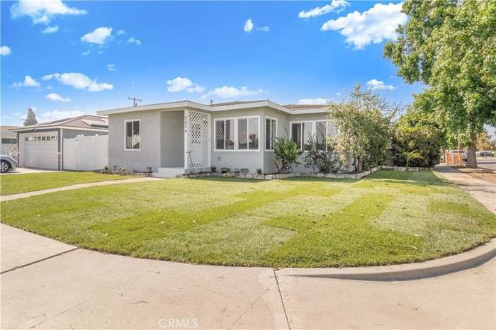 Torrance House: 2824 W 177th