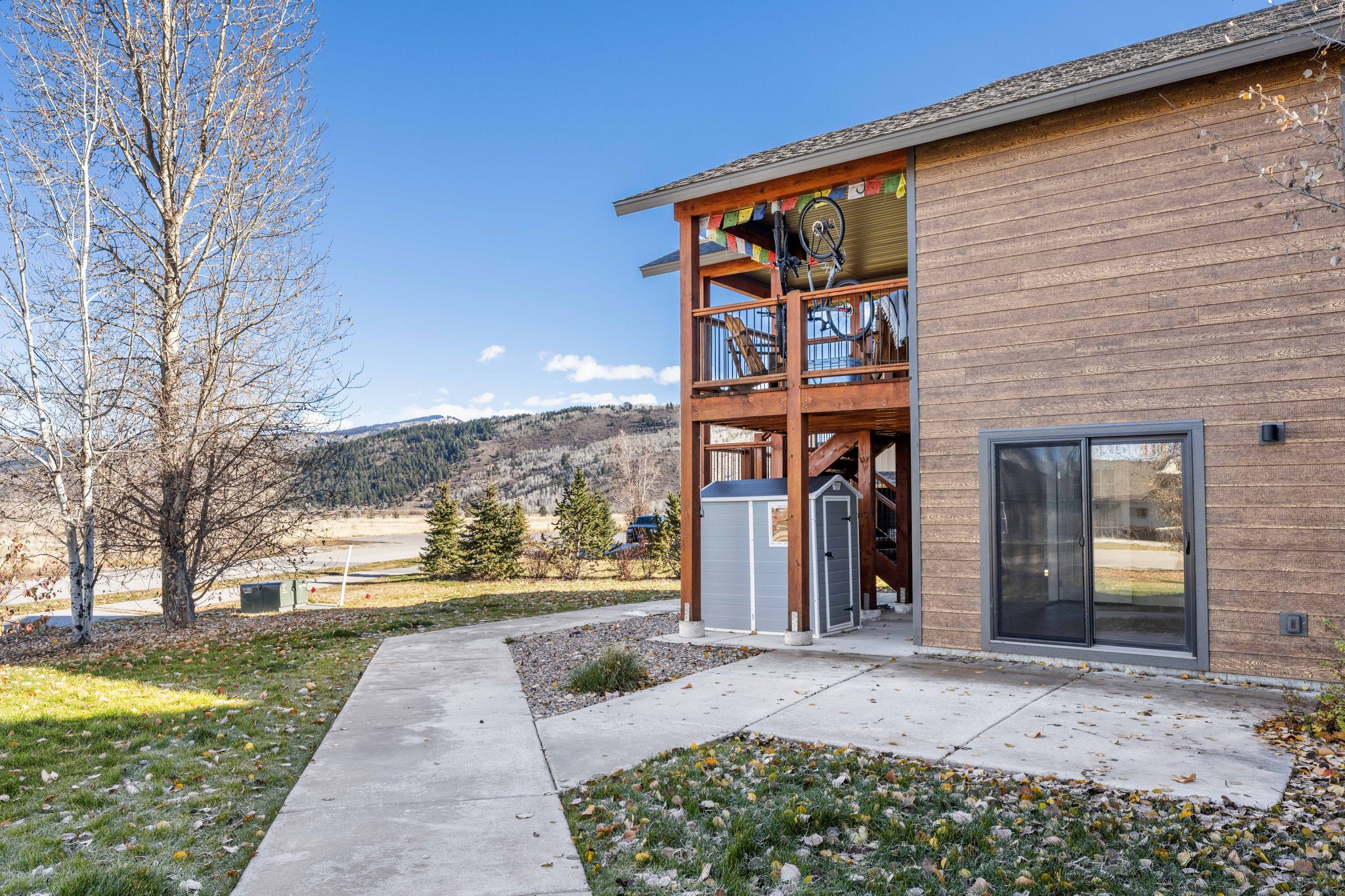 Victor Condo: 205 Lakewood Rd.