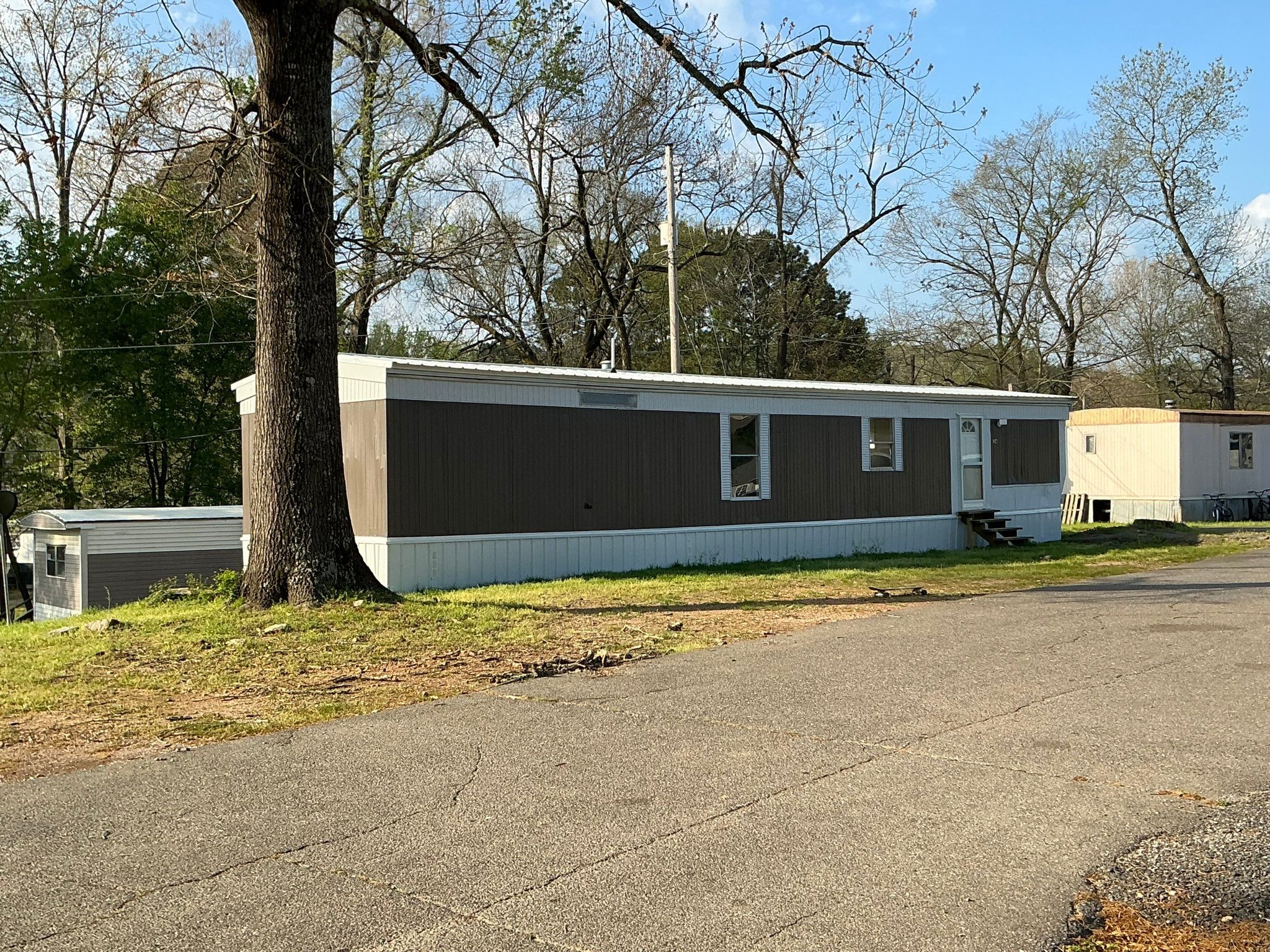 Hot Springs House: 215 Hwy 290