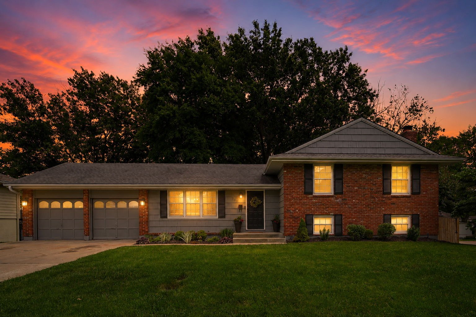 Lees Summit House: 205 SW Craigmont Dr