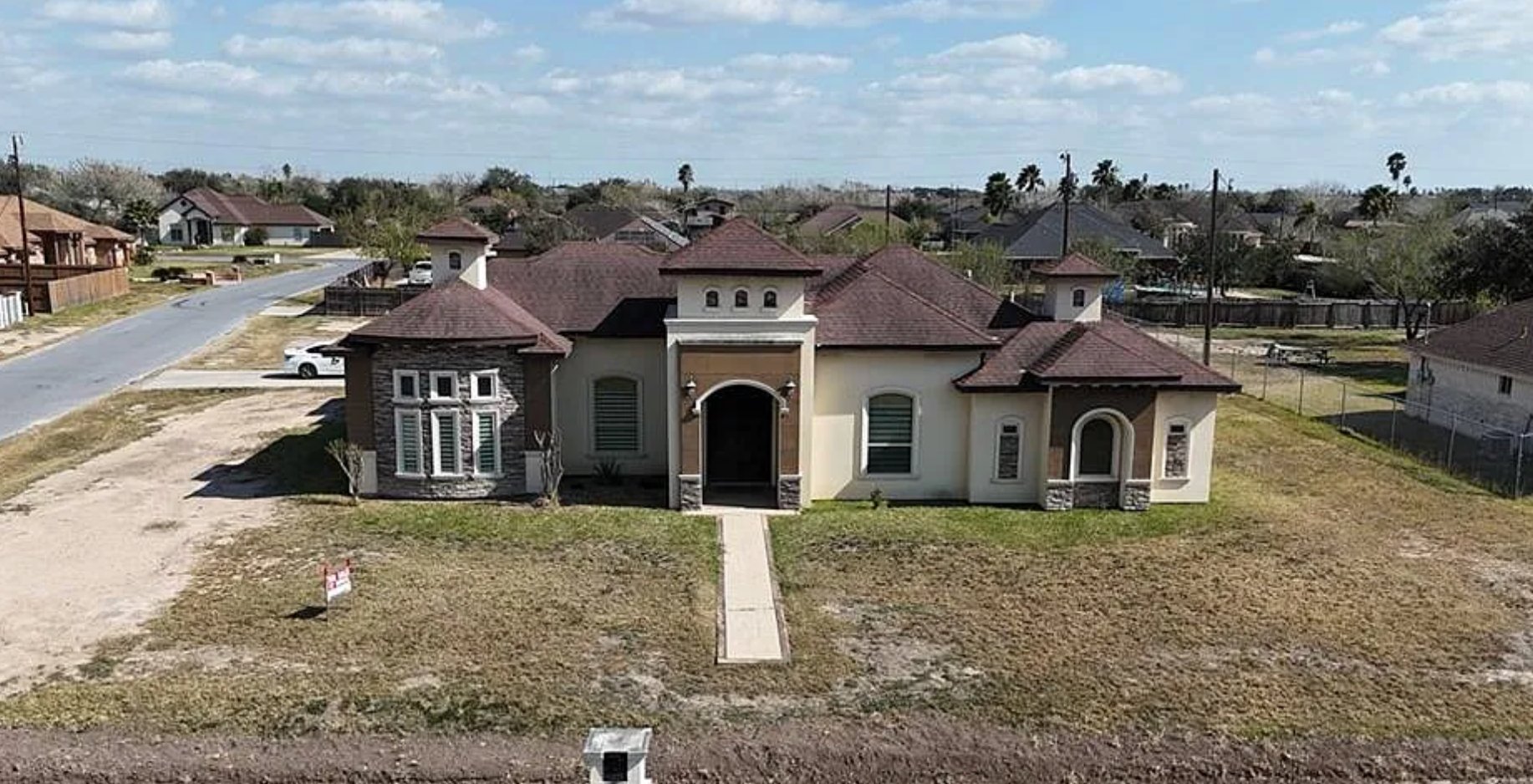 Edinburg House: 512 Ponciana Dr