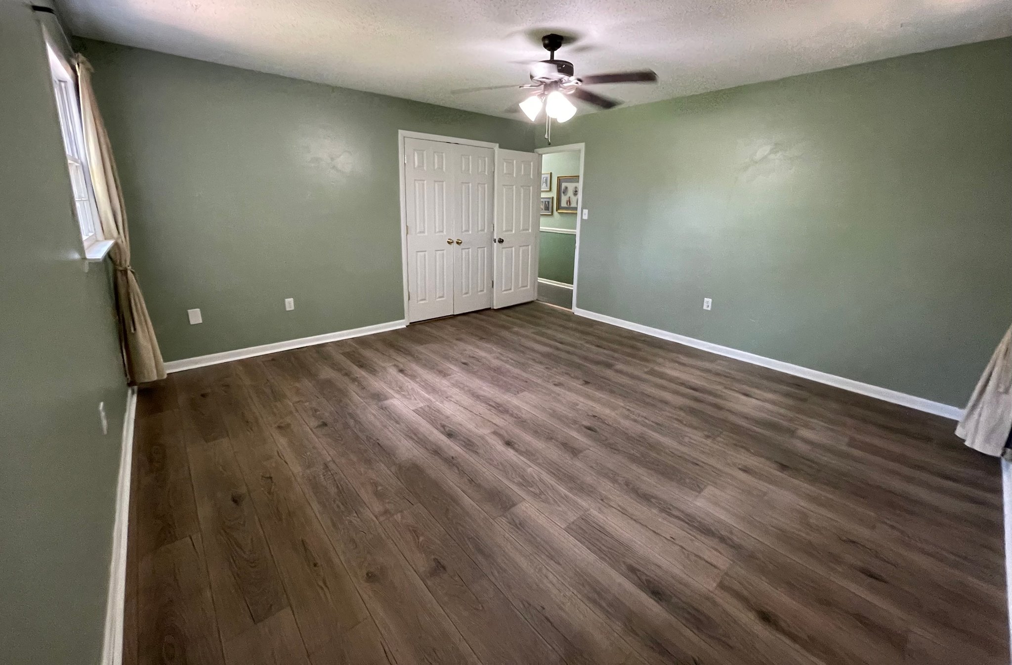 Eva Single Room: 00 Eva Cullman