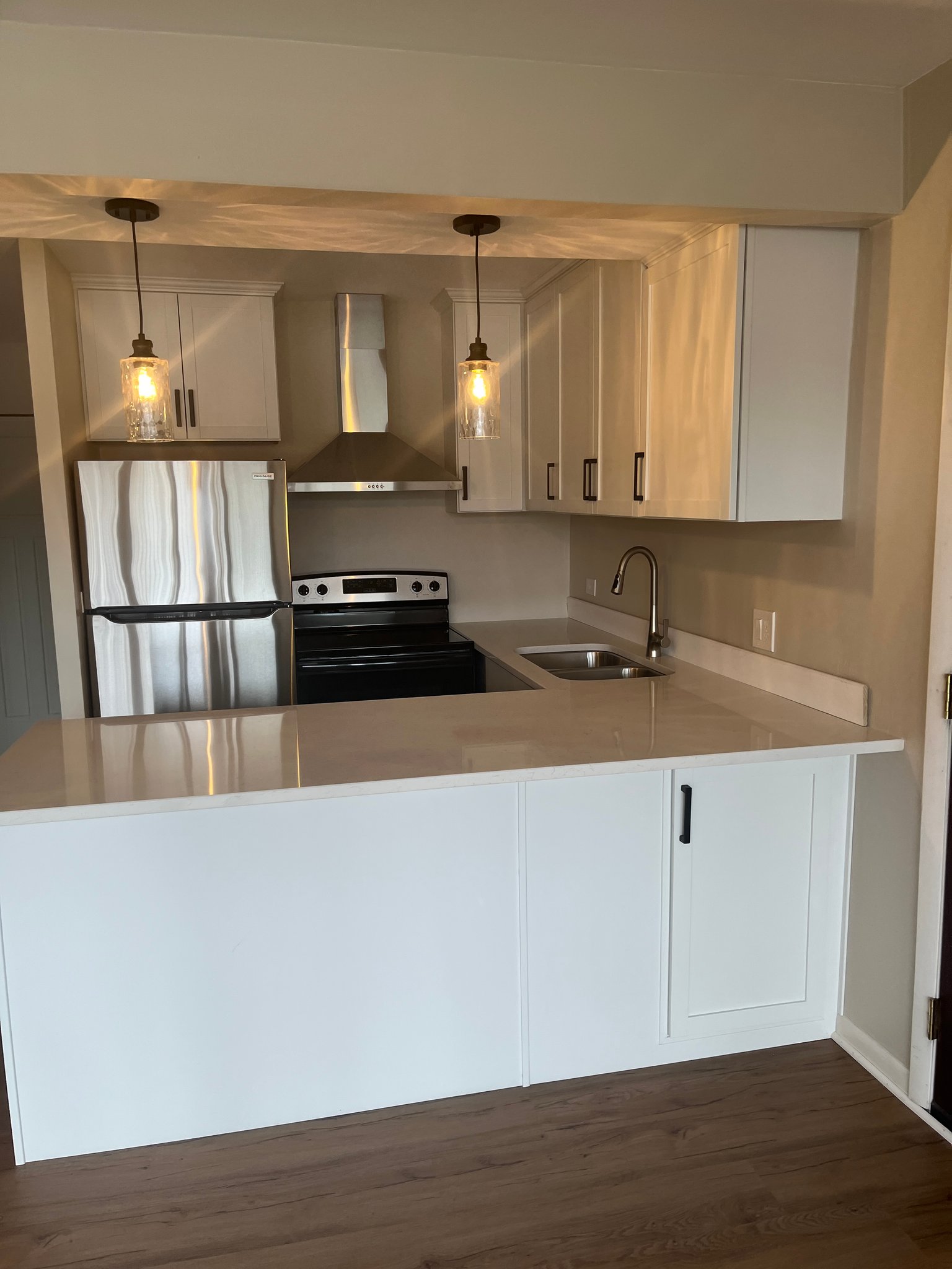 Lisle Condo: 5509 E. Lake Dr.