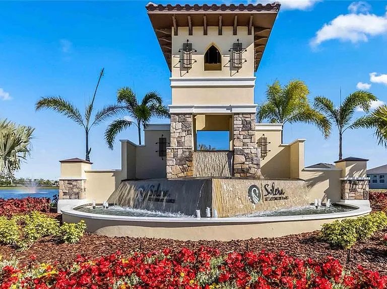 Bradenton House: 17220 Harvest Moon Way