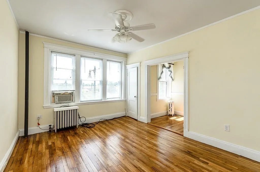 Brighton Apartment: 1641 Commonwealth Ave