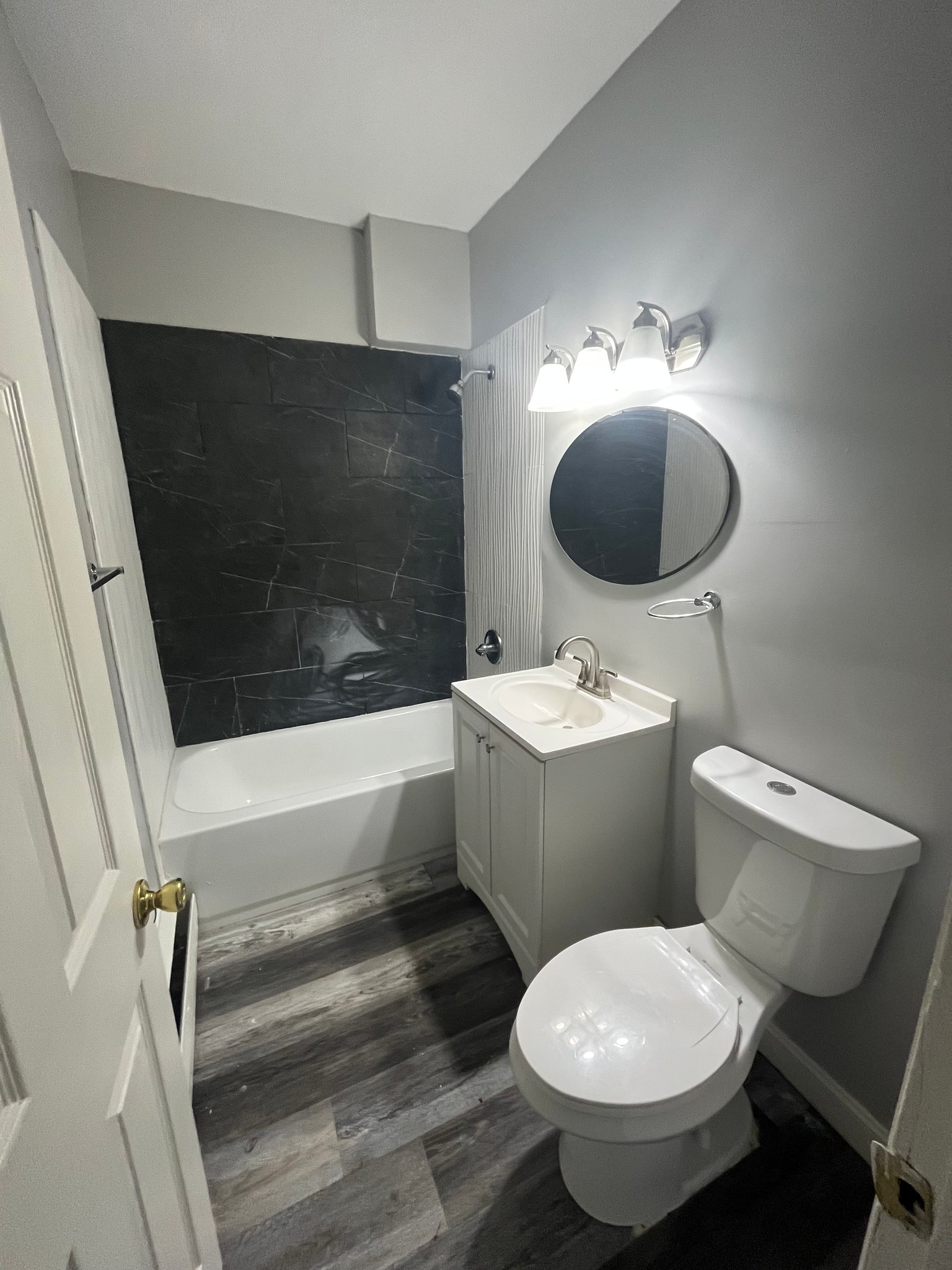 Hartford Apartment: 27 Huntington Street