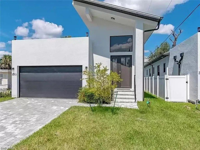 Naples Single Room: 3013 Lunar St