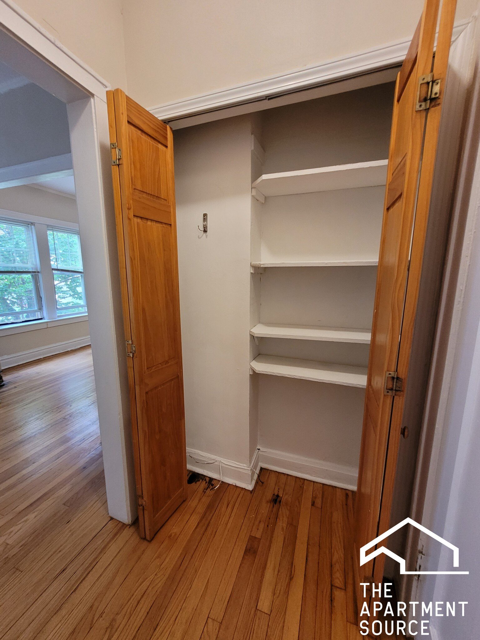 Evanston Apartment: 916 Reba Pl #2N