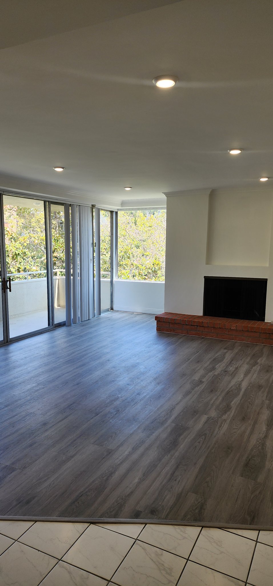 Beverly hills Apartment: 303 North Swall Drive