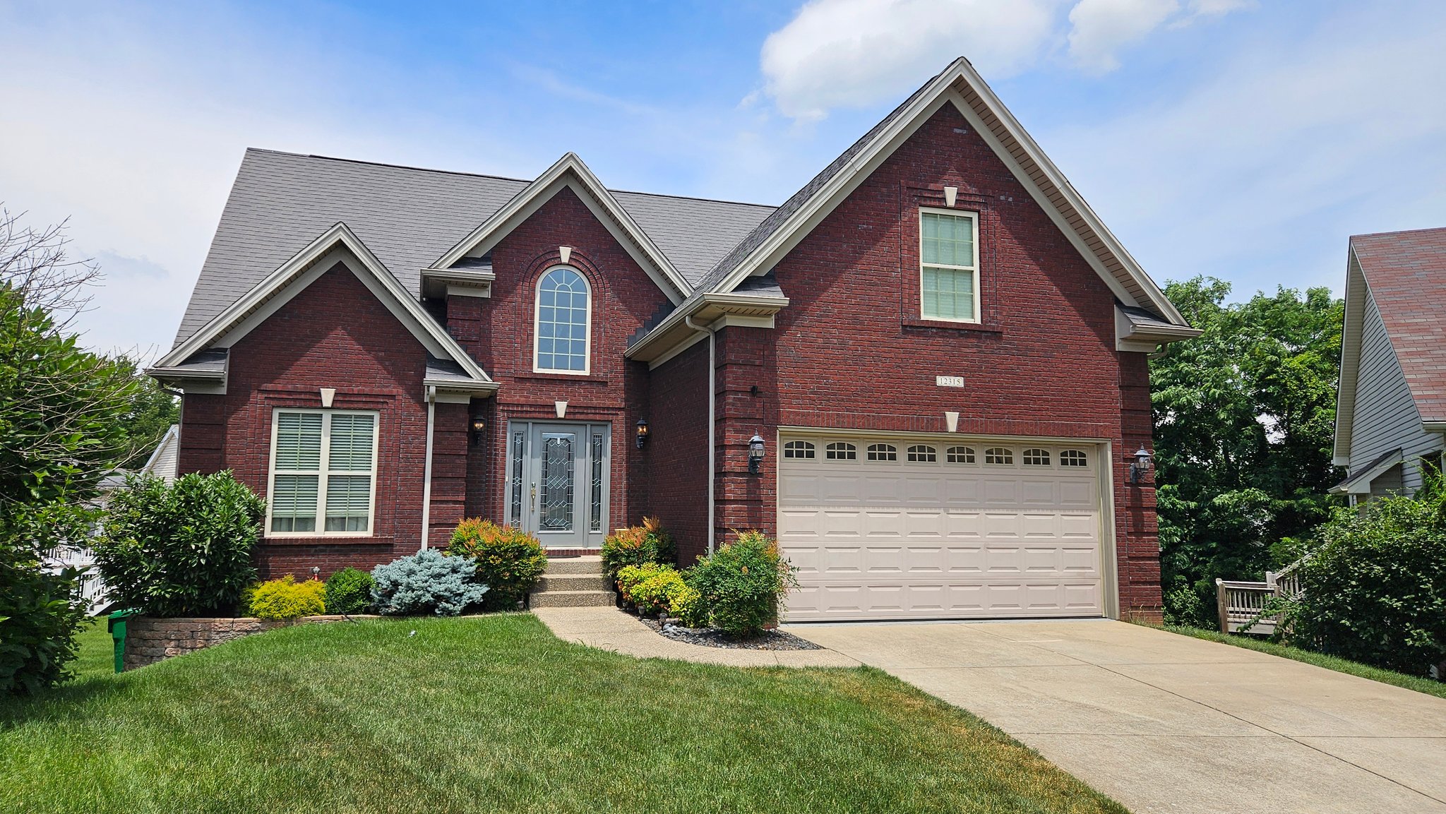 Louisville House: 12315 Amber Woods Ct