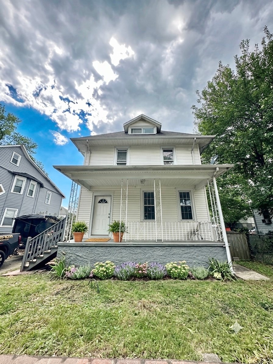 Oaklyn House: 119 Evergreen Ave