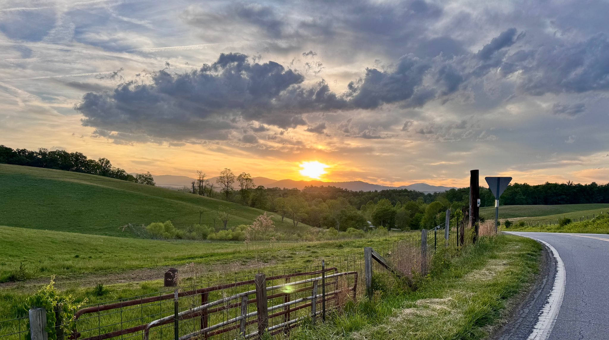 Leicester House: 203 Breton Ridge Rd