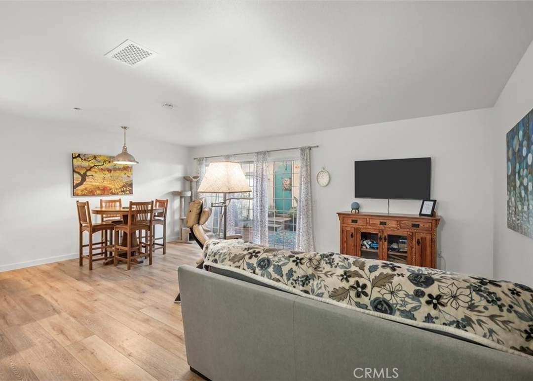 Riverside House: 4682 Maxwell Ct