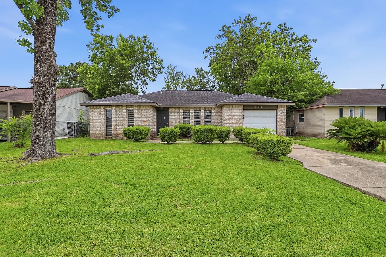 Houston House: 12614 Chiswick Rd